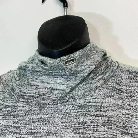 Athleta size small kangaroo pocket missing her drawstring very good condition - Picture 2 of 6